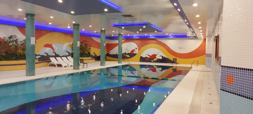 استخر سرپوشیده